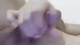 شابان مثاران يتشاركان قضيبًا صلبًا