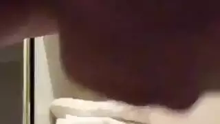 مداعبة يدوية هاوية بقضيب ضخم موثق من لوس أنجلوس