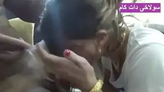 امرأة عربية متزوجة تخون مع لاعب كمال أجسام أفريقي ضخم مشهد إباحي كامل