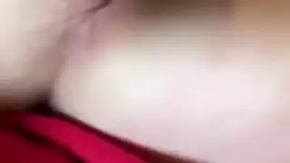 فيديو استمناء صريح: امرأة تركية ناضجة تجعل نفسها تفرز السوائل