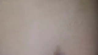 الزوجة الخائنة تمص قضيبي وتركبني بقوة في ثنائي جنسي صريح