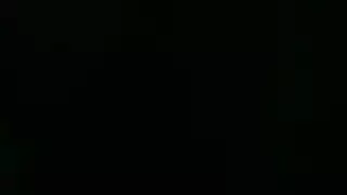 يتجسس عليها من ورا الباب