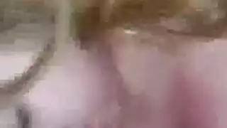 زوجة ذات مؤخرة كبيرة تأخذ حمولة ضخمة من رجل آخر في المنزل