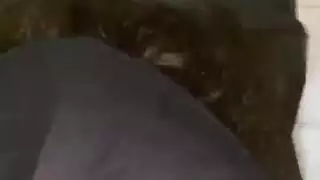 من المكتب إلى القضيب: فتاة عربية محجبة تمارس الجنس بقوة في مرحاض المكتب