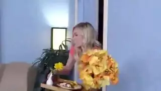 جميع الفتحات مشغولة: ماراثون إباحي في سرير مشترك