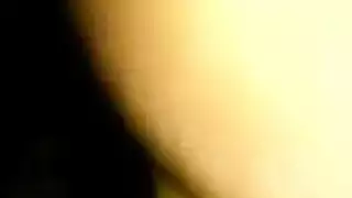 راقصة بيانو مثيرة تمت مداعبتها من قبل زبائن النادي المتلهفين