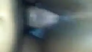 ترفع ساقها عالياً للعب عميق بكسيها