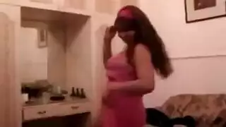 عشيقة عربية ترقص بشكل مثير قبل أن تأخذ زباً قوياً