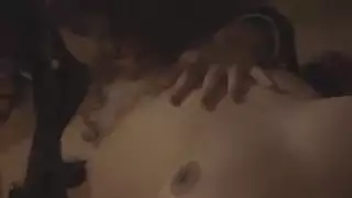 مشهد سحاق عربي صريح: لعق كس قوي وتدفق سوائل
