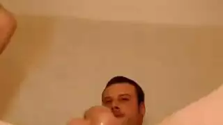 ثلاثي السحاقيات ذوات الأجسام الممتلئة: بنات ممتلئات الجسم في فعل صريح ثلاثي