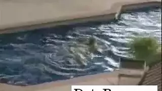 مرح في الفصل: هؤلاء الفاسقات يأخذنه من الخلف