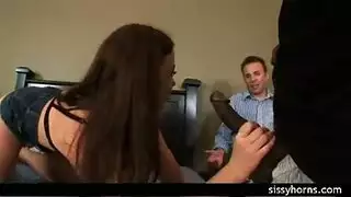 طيز كبيرة تتحمل ضربات قوية