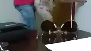 خليجي ينيك مصرية في طيزها تصرخ مش قادرة