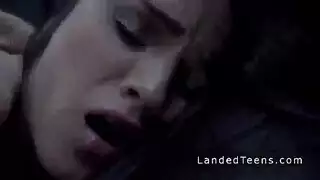 عاهرة جزائرية تحب الجنس الصريح والاستحمام بالمني