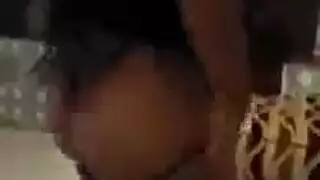 ارتداد المؤخرة العربية: لعب بالسترينج وحلمات معروضة