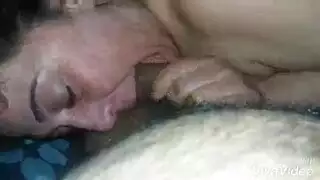 امرأة مصرية أنيقة تسكر على مص القضيب وجنس قوي